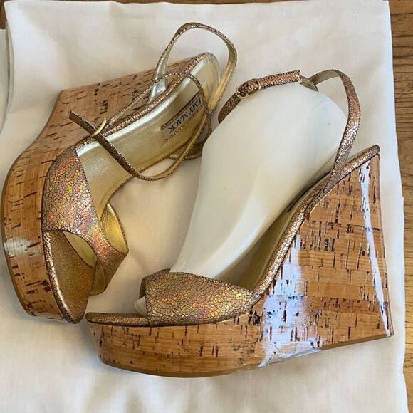 EMY MACK ROSE METALLIC WEDGES.  NEW - Picture 1 of 9